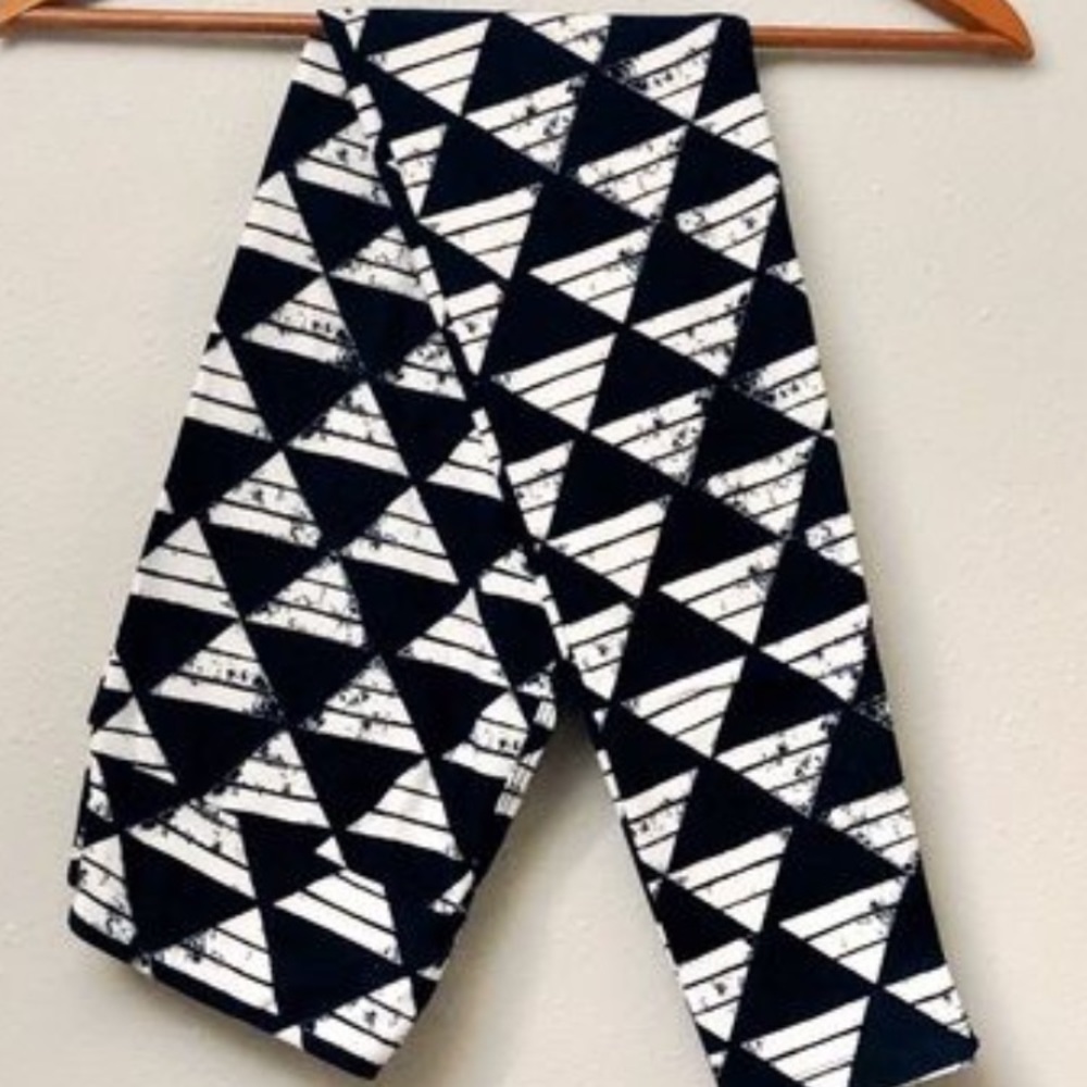 Super cool triangle tribal LLR leggings